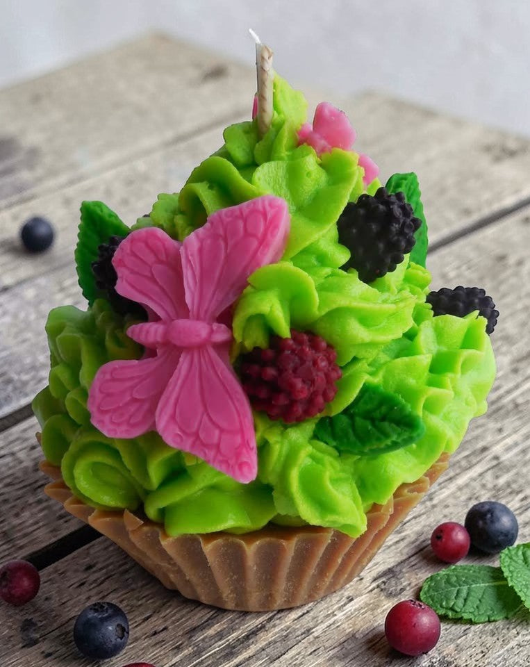 Świeca sojowa imitująca doniczkę z różowym motylem