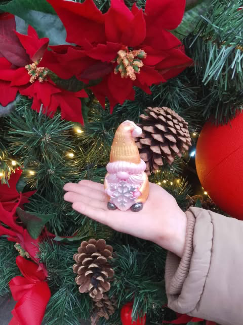 Krasnal z śnieżynką