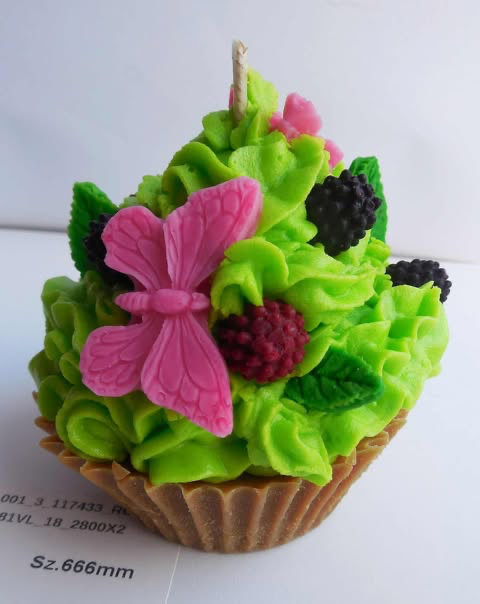 Świeca sojowa imitująca doniczkę z różowym motylem