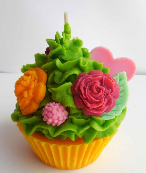 Kwiaty na Łące w Żółtej Doniczce